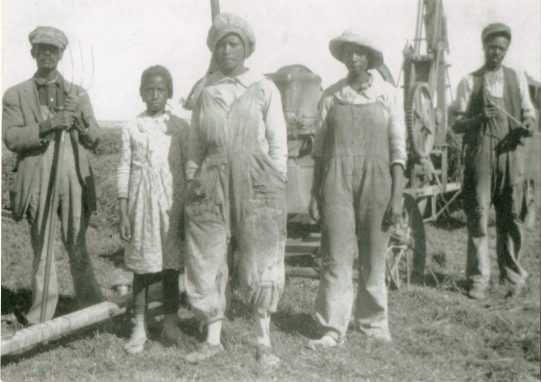 Citizens of Blackdom, New Mexico, ca. 1920s. Loney K. Wagoner, the three daughters of Joseph and Harriet Smith, and unknown man. Courtesy Historical Society for Southeast New Mexico.