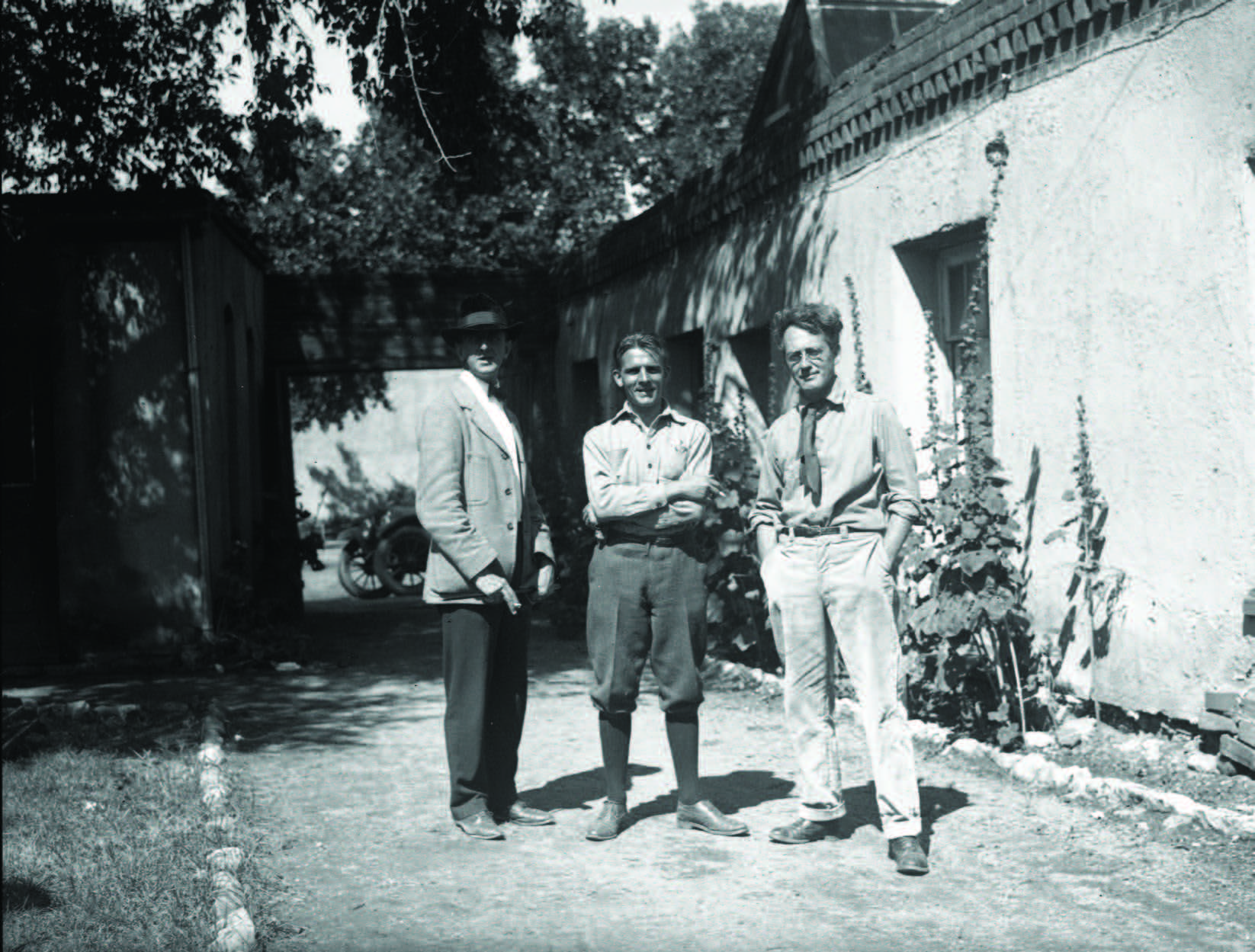Marsden Hartley, Randall Davey, and John Sloan in the courtyard of the Palace of the Governors, 1919. Courtesy Palace of the Governors Photo Archives (NMHM/DCA), Neg. No. 14232.