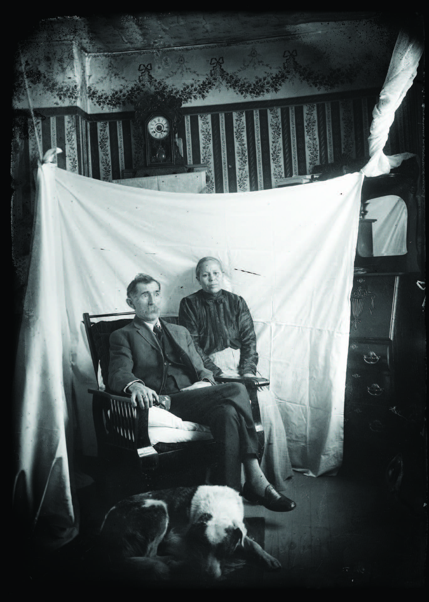 Photograph by Edward A. Troutman, unidentified couple, Cimarron, New Mexico, ca. 1909–13. Neg. No. 149770.