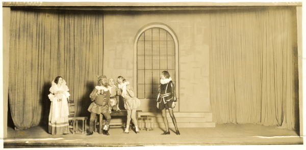 “Twelfth Night,” Santa Fe Community Theater, Santa Fe, New Mexico, February 1932. Courtesy Palace of the Governors Photo Archives (NMHM/DCA), neg. no. 093543.