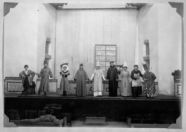 Finale of “The Man who Married a Dumb Wife,” Santa Fe Community Theater, Santa Fe, New Mexico, 1919. Courtesy Palace of the Governors Photo Archives (NMHM/DCA), neg. no. 099834