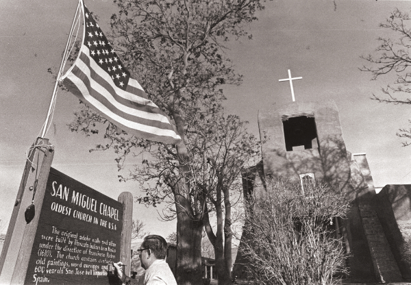 San Miguel Chapel on Old Santa Fe Trail, Santa Fe, New Mexico, ca. 1978. Photograph by Tony O’Brien. Courtesy The Santa Fe New Mexican Collection, Palace of the Governors Photo Archives (NMHM/DCA), neg. no. HP.2014.14.1347.