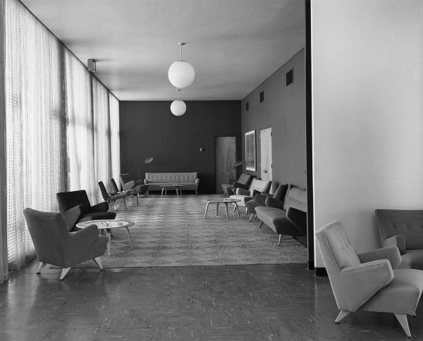 Lounge area, north wing, 1953. Photograph by Ernest Johanson. MOIFA image collection (AR.00009.3), Bartlett Library and Archives, Museum of International Folk Art.