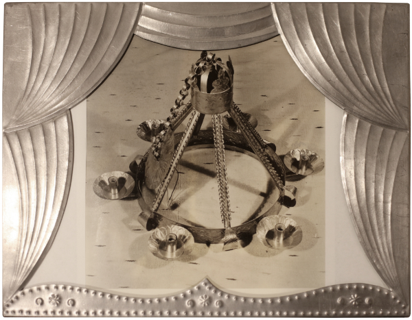 "Curtain Effect" frame, ca. 1938–1945. Terneplate. 10 × 12.75 inches. Frame houses photograph of Woodman-crafted chandelier priced $42.50.
Photograph by David Rohr.