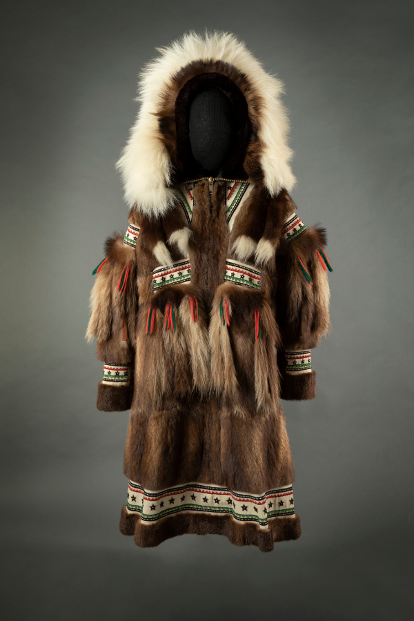 Esther Norton (Iñupiaq), Qusru aq (parka), 1985, Qikiqta ruk (Kotzebue), Alaska. Muskrat belly, calfskin, wolverine fur, beaver fur, wolf fur, cloth, beads. 57 ½ × 39 in. Anchorage Museum Collection, 1986.6.1. Photograph by Chris Arend.