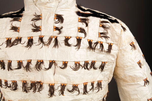 St. Lawrence Island Yupik ancestor artist, Sanightaaq (ceremonial seal gut parka) (detail), early twentieth century, Sivuqaq (St. Lawrence Island),
Alaska. Seal gut, auklet crests, seal fur, cormorant feathers, cotton thread, red ocher. 43 × 54 in. Museum of International Folk Art, gift of Lloyd E. Cotsen,
Neutrogena Corp., A.1995.93.986. Photograph by Addison Doty.