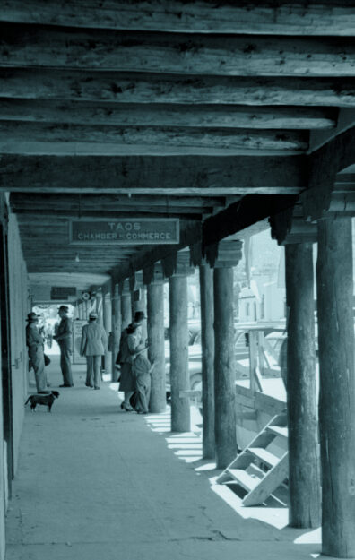 Stores around the main square at Taos, New Mexico, have covered sidewalks. Courtesy Library of Congress LC-DIG-fsa-8a29229.