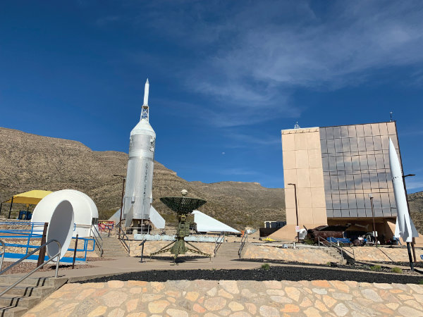 Dedicated October 5, 1976, as the International Space Hall of Fame, the New Mexico Museum of Space History
overlooks Alamogordo and houses significant artifacts relevant to the history of space. Photograph by Andrew Wice.