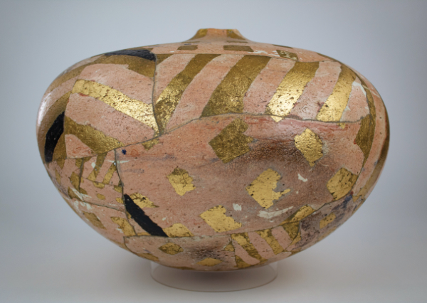 Rick Dillingham, Globe, 1980. Raku and kiln-fired reassembled earthenware, glaze, metallic leaf, 12 x 17 ½ inches. Private collection. Photograph by Orlando Dugi.